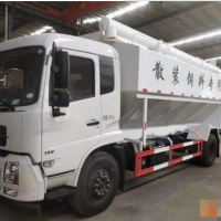現低價出售一臺東風天錦散裝飼料車
