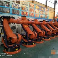 Aistrigh robot uiscithe KUKA