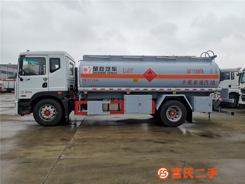10噸油罐車價格多少錢包上牌營運(yùn)證行駛證