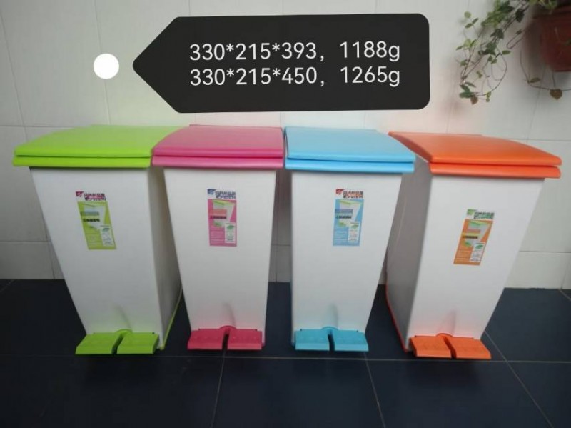 Flip up trash can
