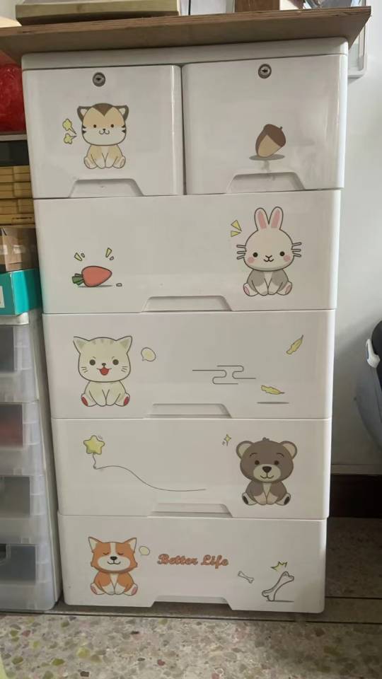 Storage cabinet